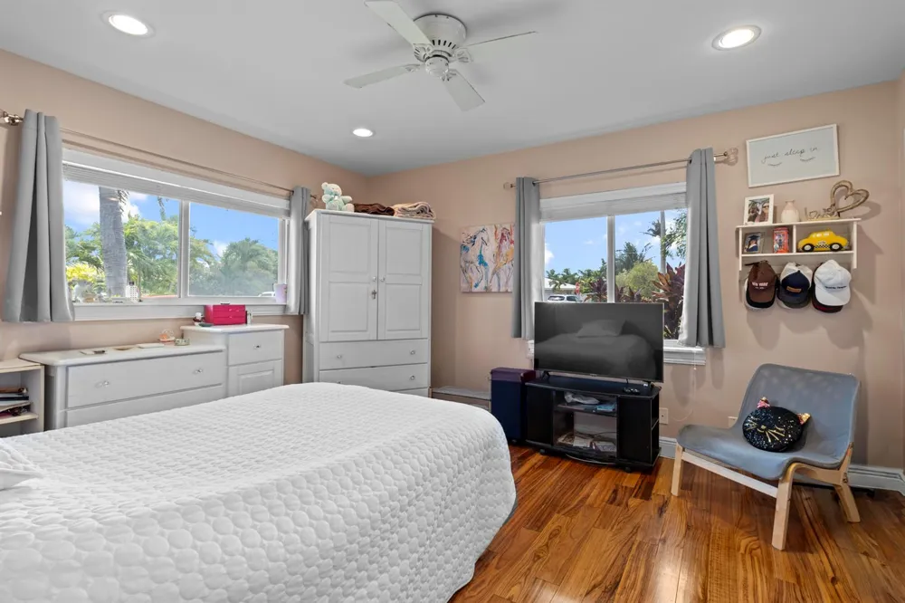 2700 NE 4th Way Boca Raton, FL 33431