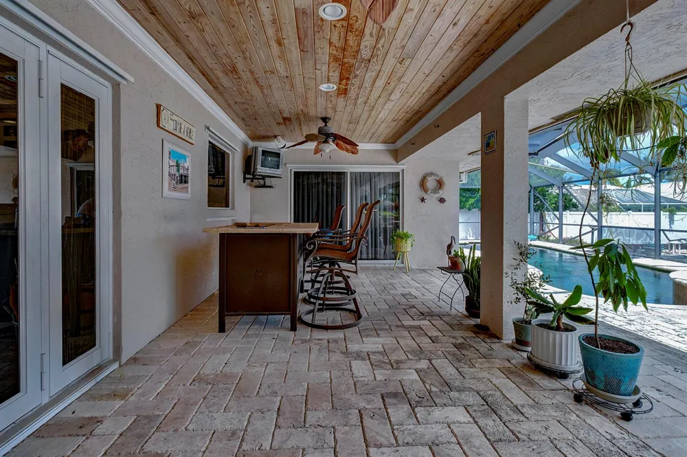 2700 NE 4th Way Boca Raton, FL 33431