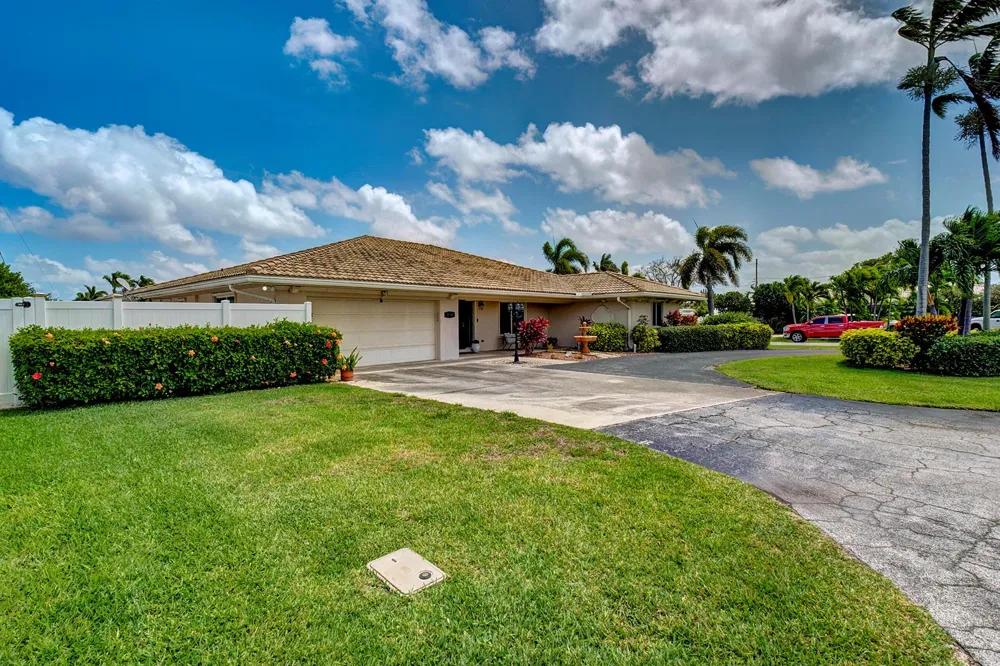 2700 NE 4th Way Boca Raton, FL 33431