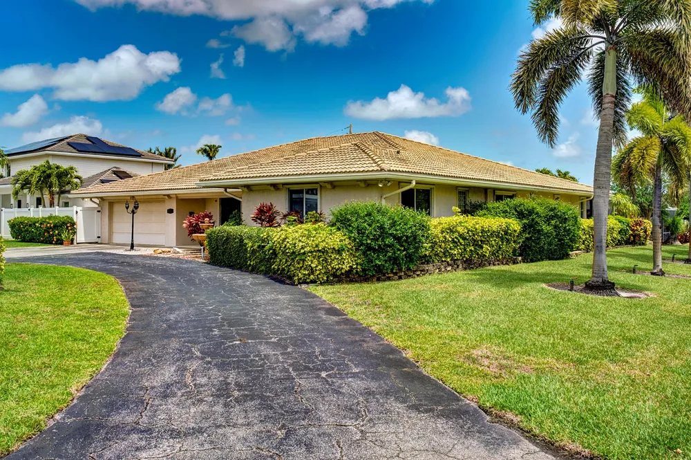 2700 NE 4th Way Boca Raton, FL 33431