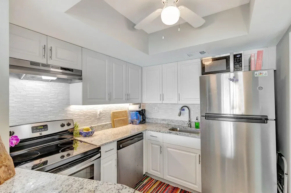 2936 Lake Shore Drive #309 Riviera Beach, FL 33404