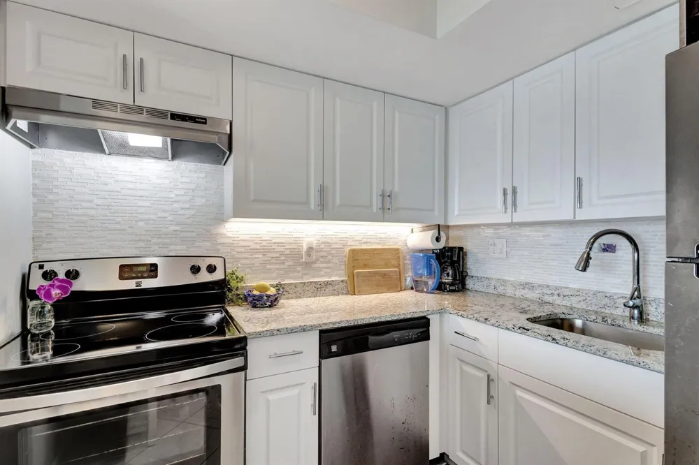 2936 Lake Shore Drive #309 Riviera Beach, FL 33404