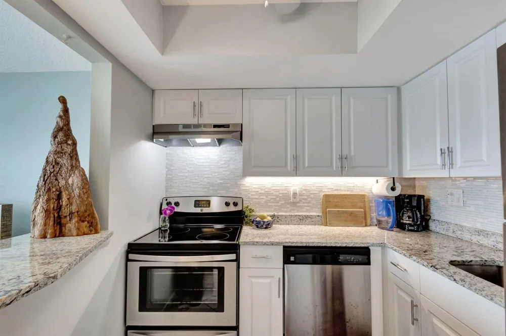 2936 Lake Shore Drive #309 Riviera Beach, FL 33404