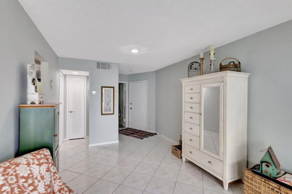 2936 Lake Shore Drive #309 Riviera Beach, FL 33404