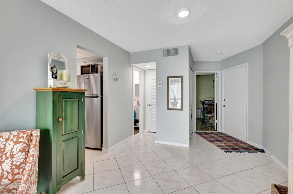2936 Lake Shore Drive #309 Riviera Beach, FL 33404