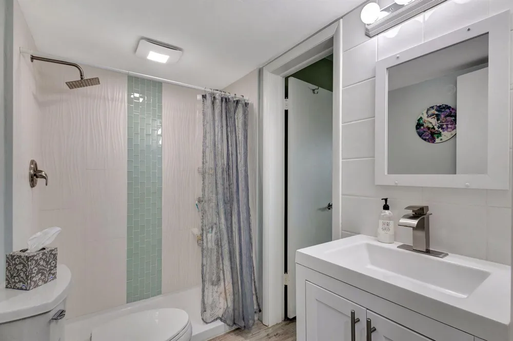2936 Lake Shore Drive #309 Riviera Beach, FL 33404