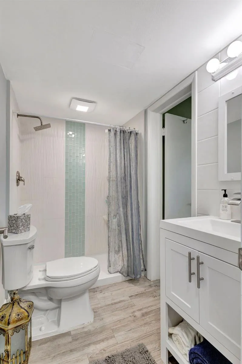 2936 Lake Shore Drive #309 Riviera Beach, FL 33404