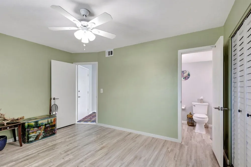 2936 Lake Shore Drive #309 Riviera Beach, FL 33404