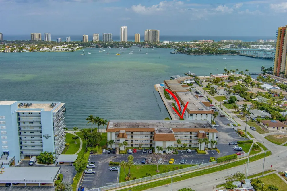 2936 Lake Shore Drive #309 Riviera Beach, FL 33404