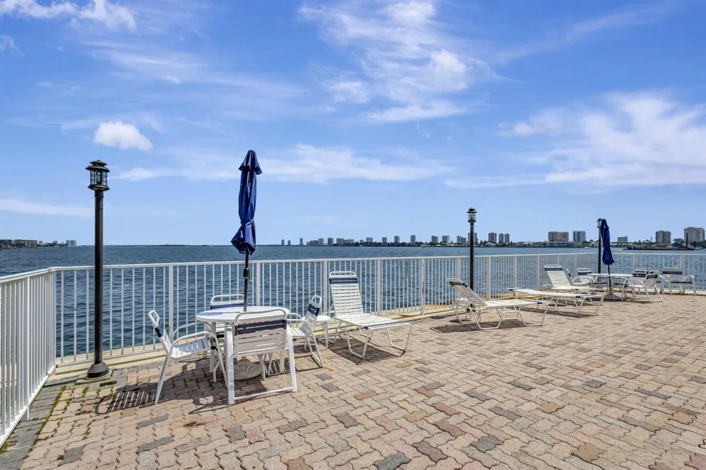 2936 Lake Shore Drive #309 Riviera Beach, FL 33404