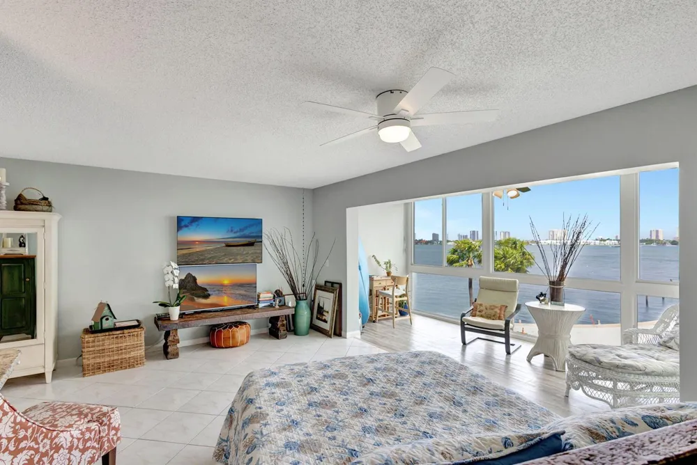 2936 Lake Shore Drive #309 Riviera Beach, FL 33404