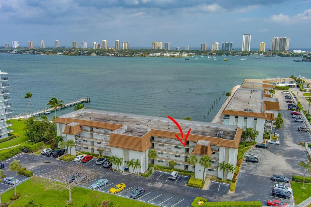 2936 Lake Shore Drive #309 Riviera Beach, FL 33404