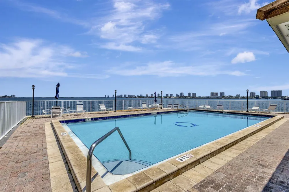 2936 Lake Shore Drive #309 Riviera Beach, FL 33404