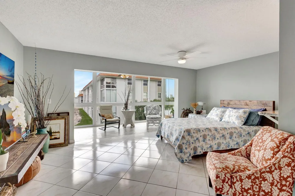 2936 Lake Shore Drive #309 Riviera Beach, FL 33404