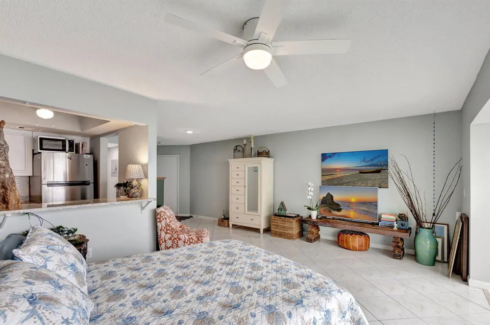 2936 Lake Shore Drive #309 Riviera Beach, FL 33404