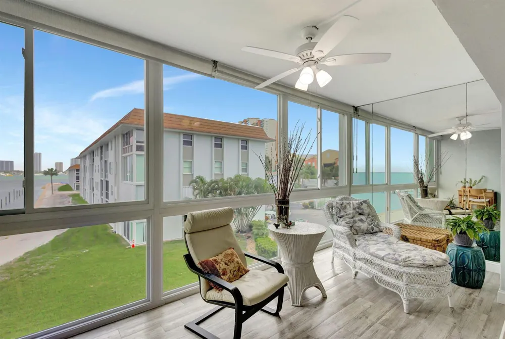 2936 Lake Shore Drive #309 Riviera Beach, FL 33404