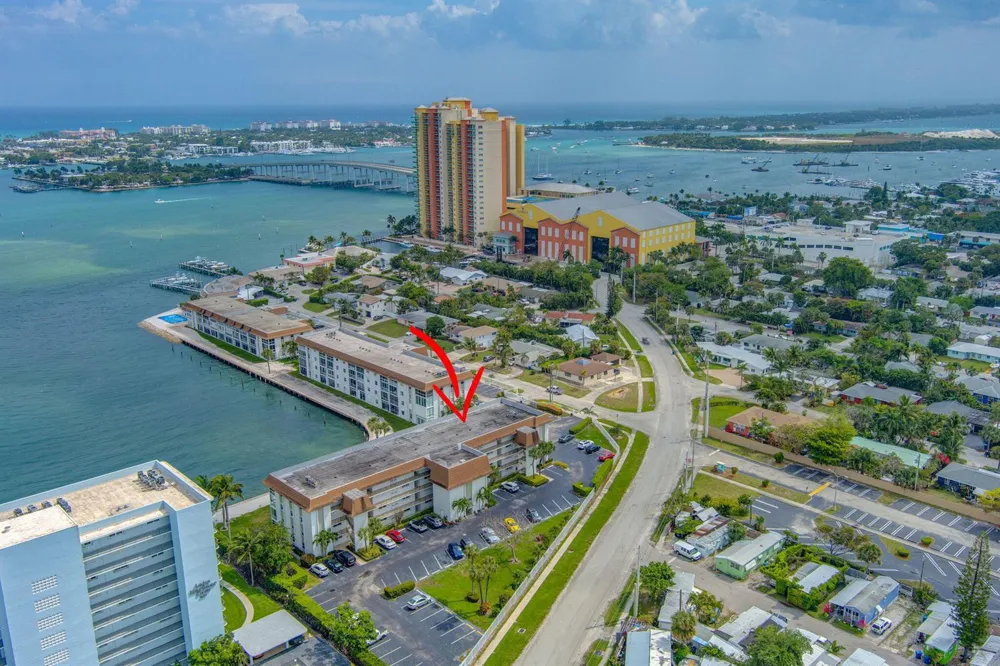 2936 Lake Shore Drive #309 Riviera Beach, FL 33404