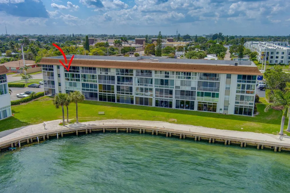 2936 Lake Shore Drive #309 Riviera Beach, FL 33404