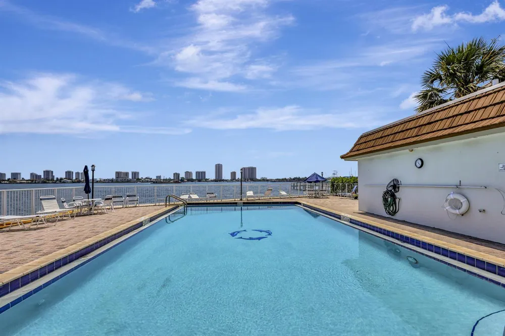 2936 Lake Shore Drive #309 Riviera Beach, FL 33404