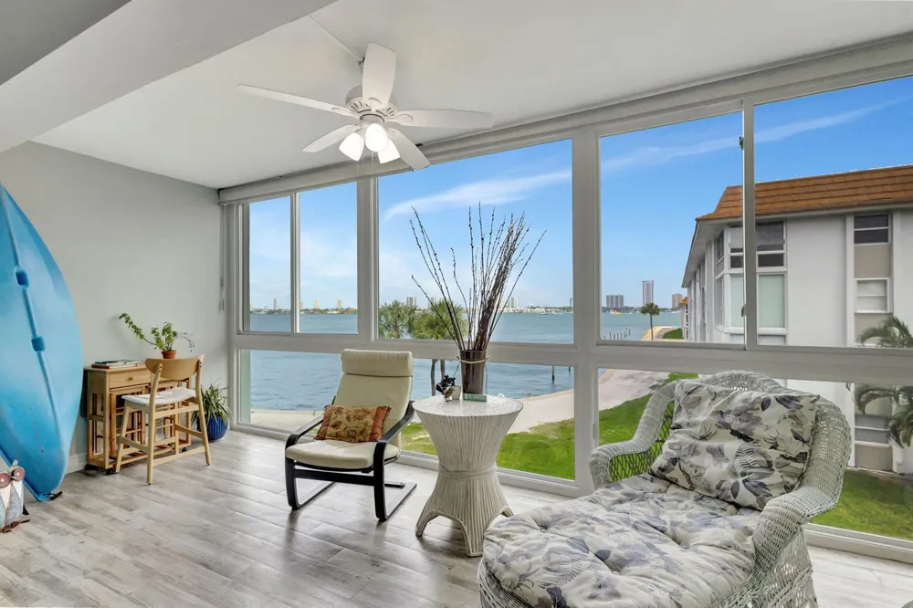 2936 Lake Shore Drive #309 Riviera Beach, FL 33404