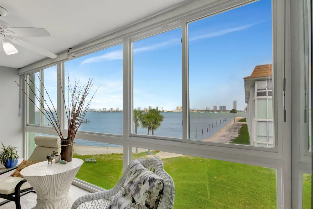 2936 Lake Shore Drive #309 Riviera Beach, FL 33404