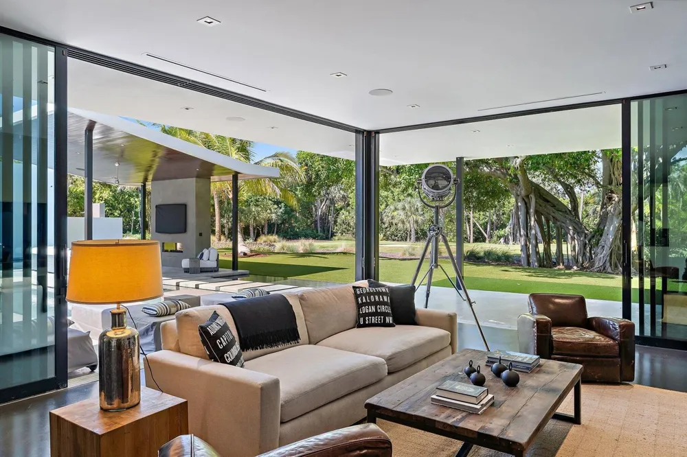 12 Beach Road Jupiter Island, FL 33455