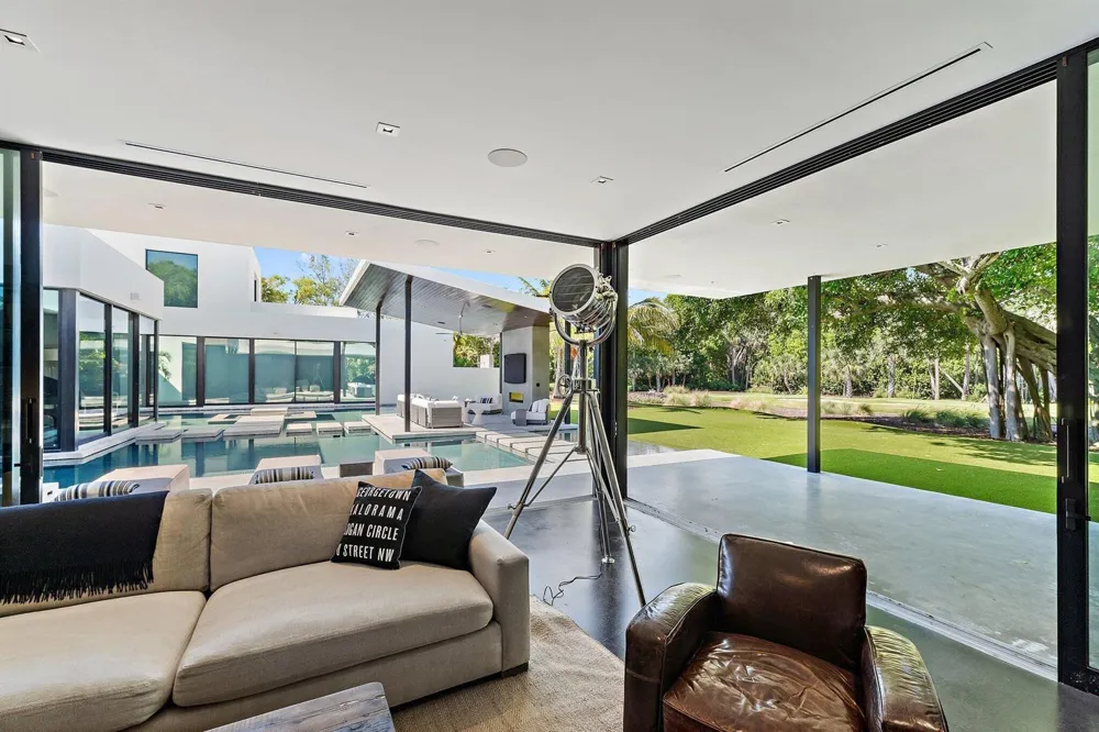 12 Beach Road Jupiter Island, FL 33455
