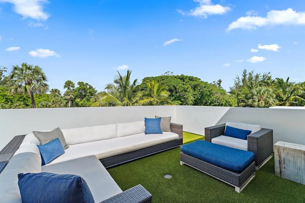 12 Beach Road Jupiter Island, FL 33455