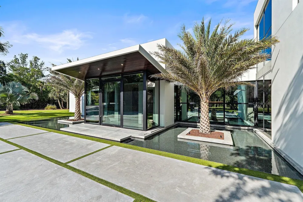 12 Beach Road Jupiter Island, FL 33455