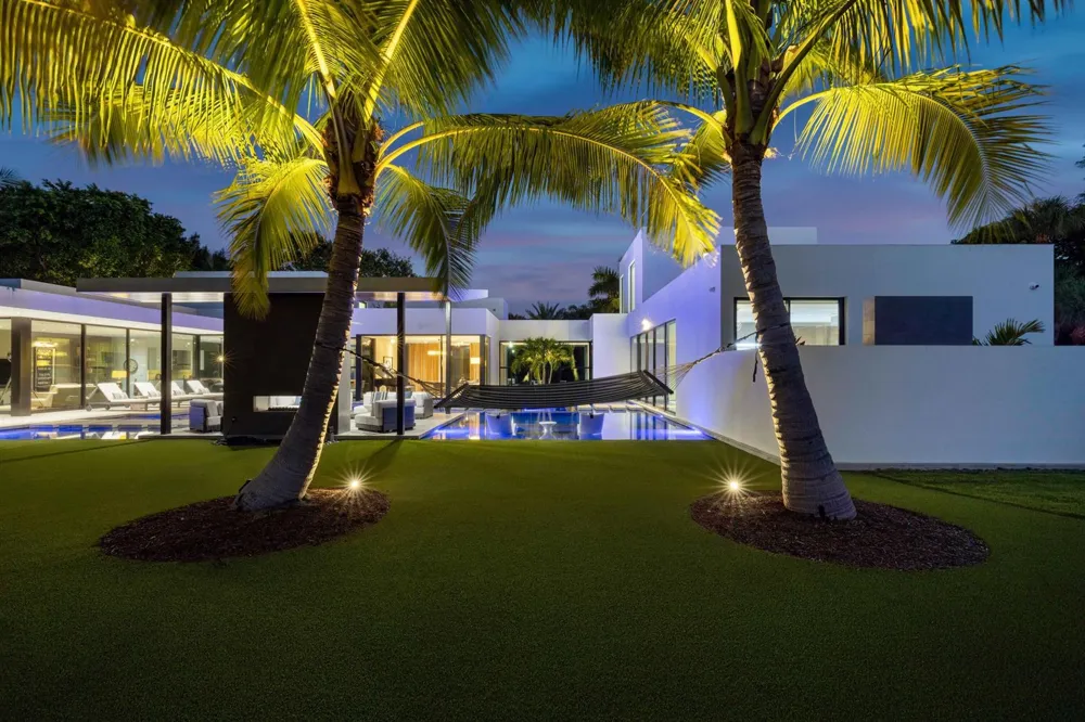 12 Beach Road Jupiter Island, FL 33455