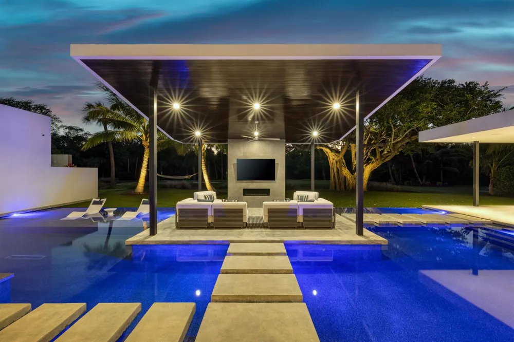 12 Beach Road Jupiter Island, FL 33455
