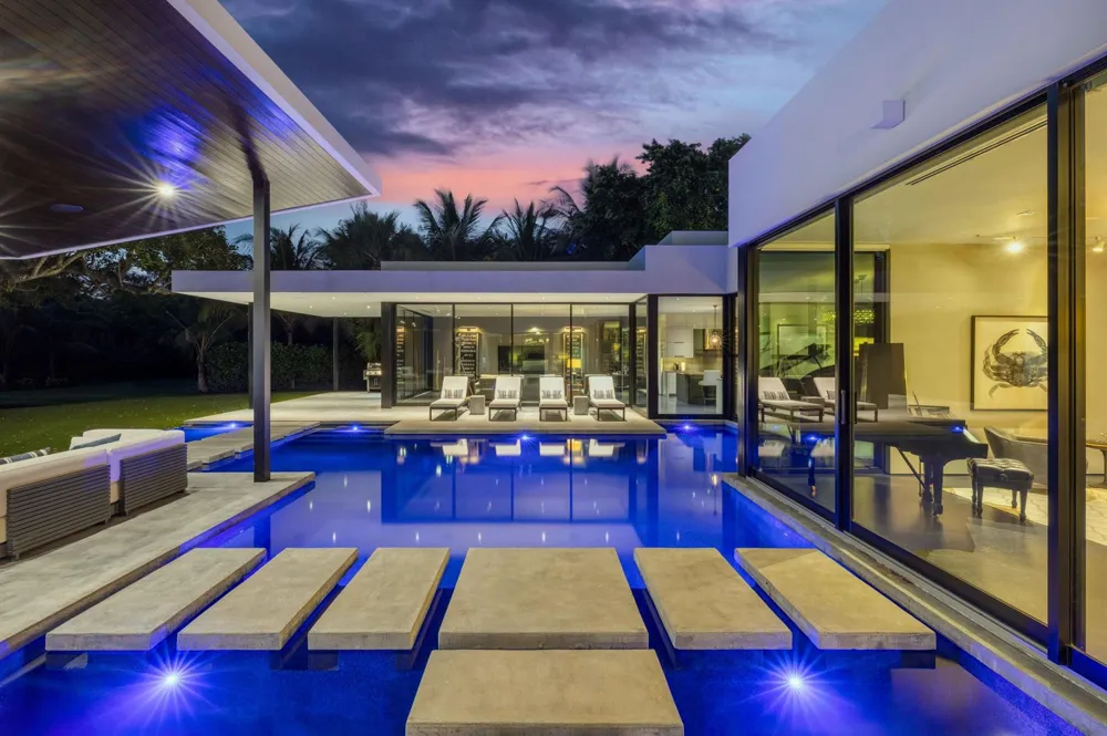 12 Beach Road Jupiter Island, FL 33455