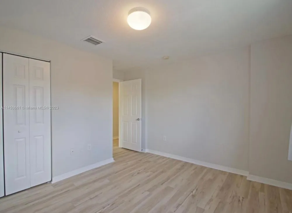 6030 SW 19th Place North Lauderdale, FL 33068