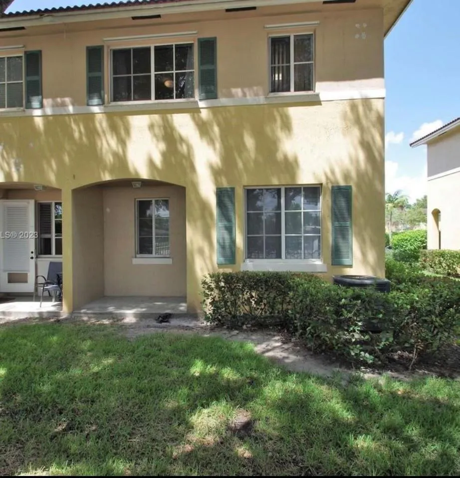 6030 SW 19th Place North Lauderdale, FL 33068