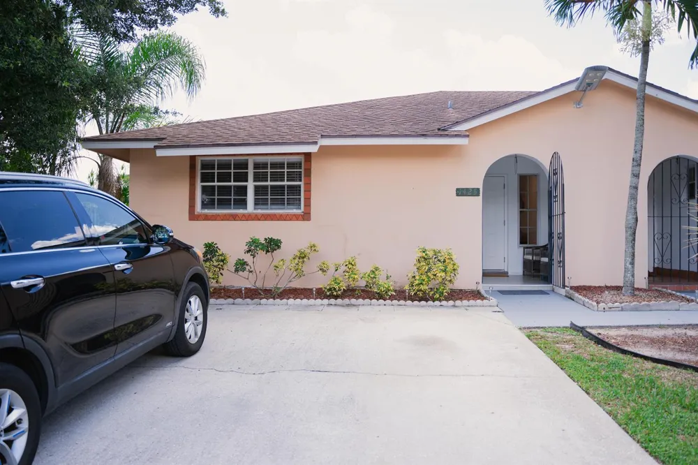 1425 Riverside Circle Wellington, FL 33414