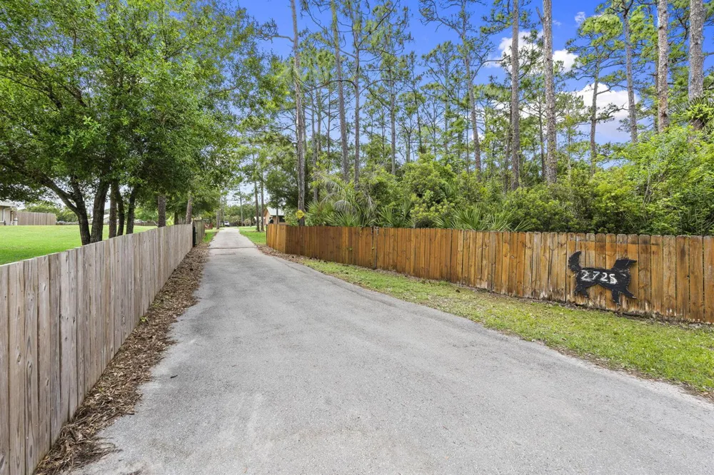 2725 Twin Oaks Trail Fort Pierce, FL 34945
