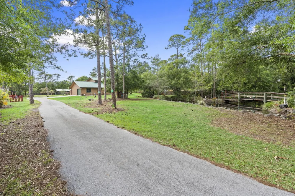 2725 Twin Oaks Trail Fort Pierce, FL 34945