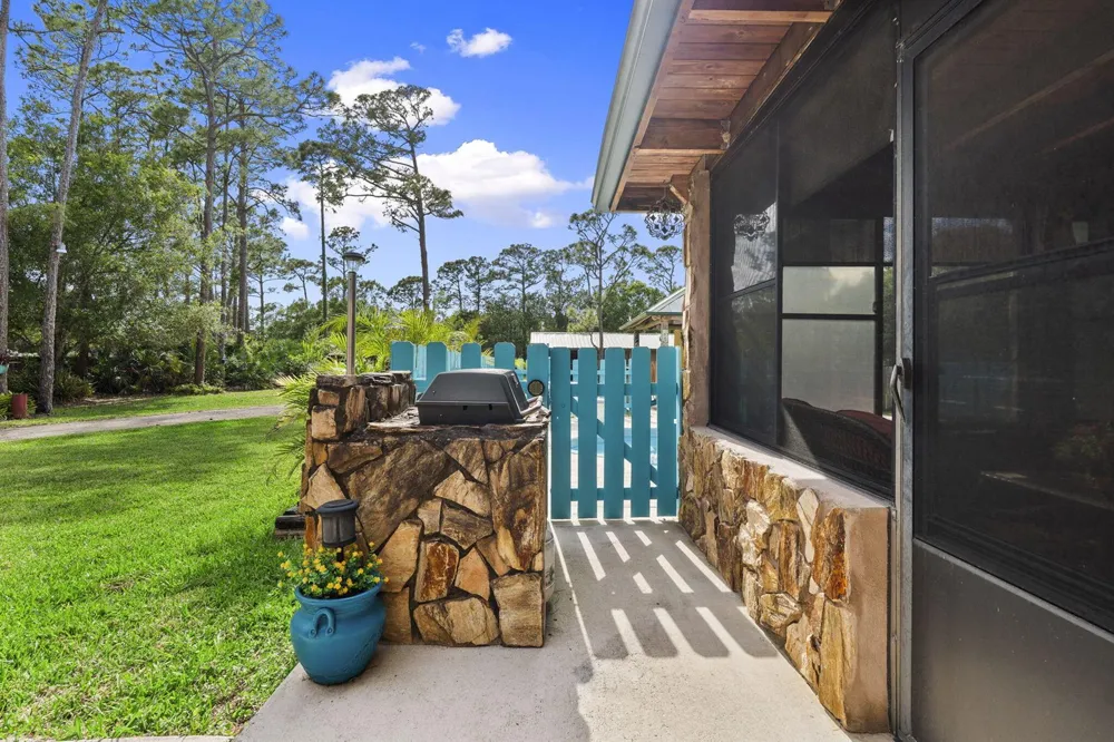 2725 Twin Oaks Trail Fort Pierce, FL 34945