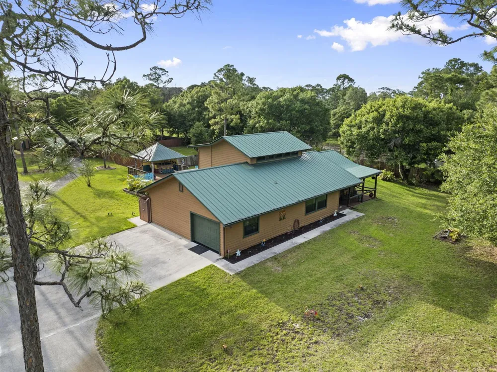 2725 Twin Oaks Trail Fort Pierce, FL 34945