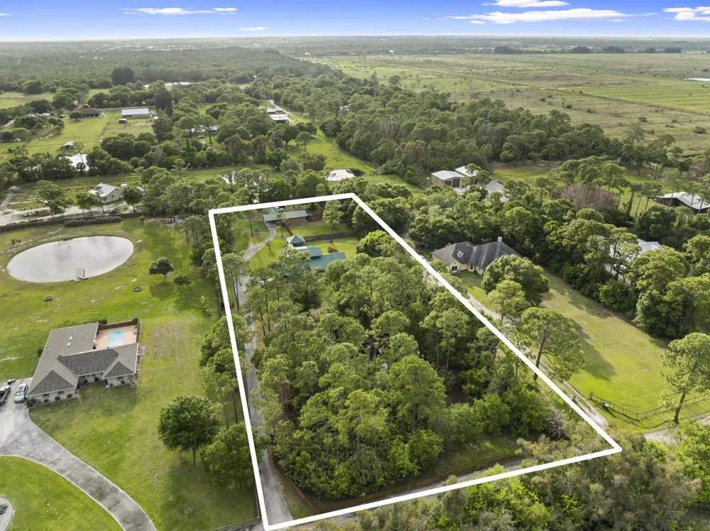 2725 Twin Oaks Trail Fort Pierce, FL 34945
