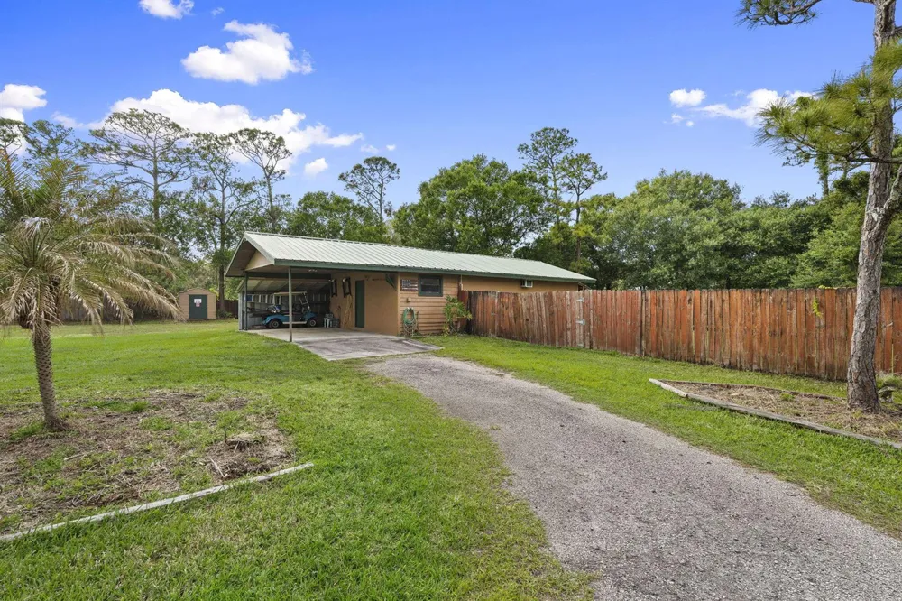2725 Twin Oaks Trail Fort Pierce, FL 34945
