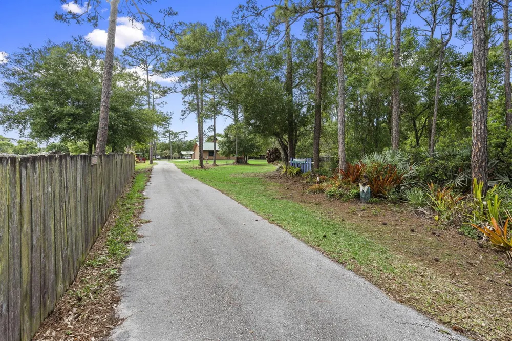 2725 Twin Oaks Trail Fort Pierce, FL 34945