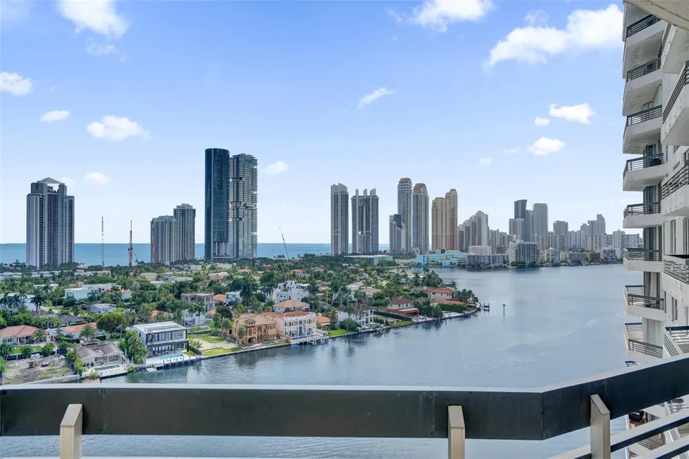 19101 NE 36th Court #1709 Aventura, FL 33180