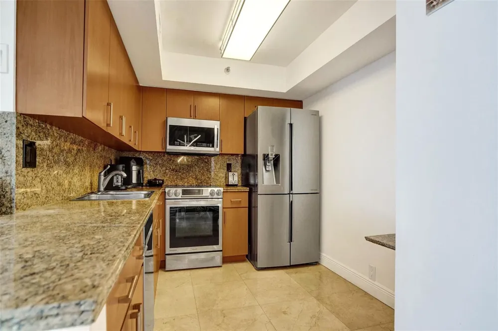 19101 NE 36th Court #1709 Aventura, FL 33180
