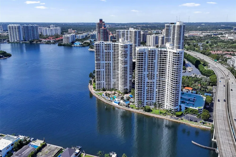 19101 NE 36th Court #1709 Aventura, FL 33180