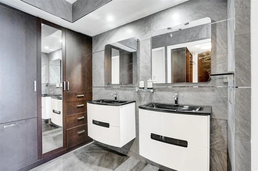 19101 NE 36th Court #1709 Aventura, FL 33180
