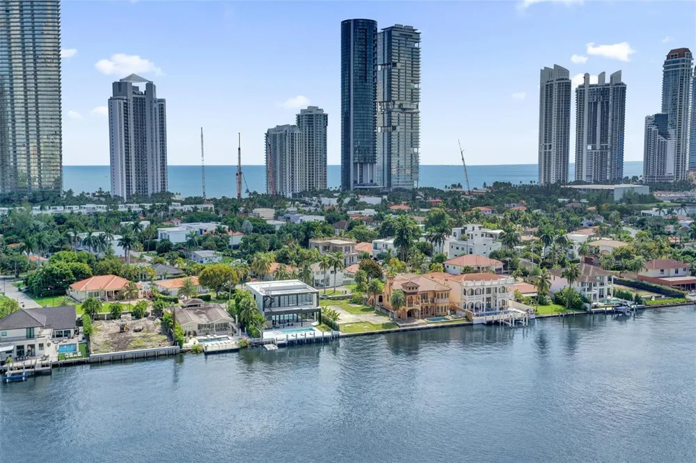 19101 NE 36th Court #1709 Aventura, FL 33180