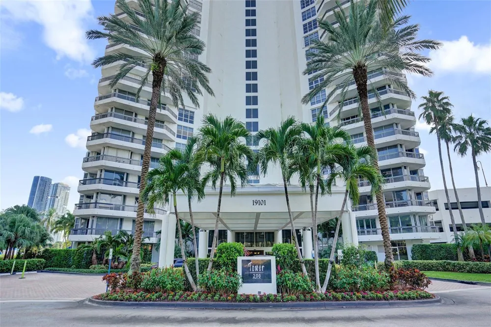 19101 NE 36th Court #1709 Aventura, FL 33180