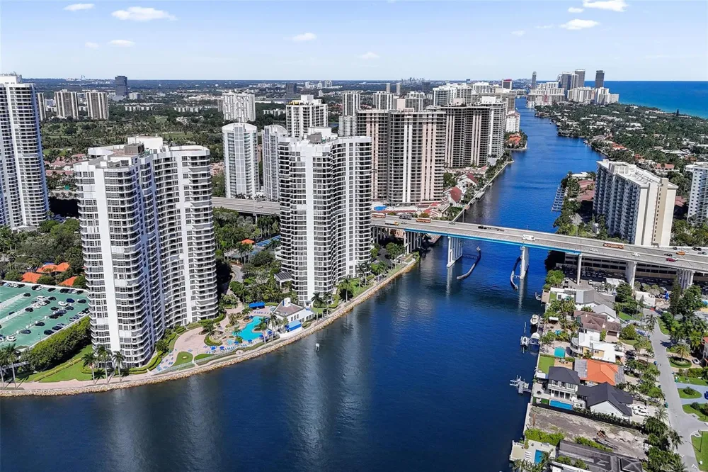 19101 NE 36th Court #1709 Aventura, FL 33180