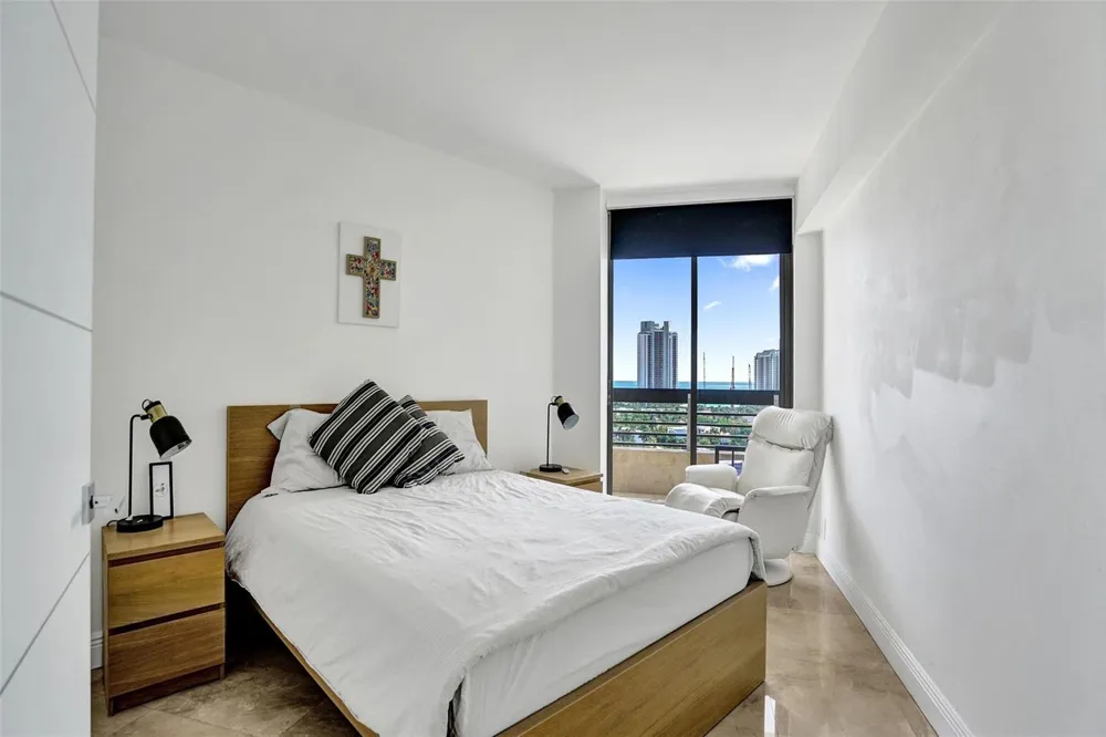 19101 NE 36th Court #1709 Aventura, FL 33180